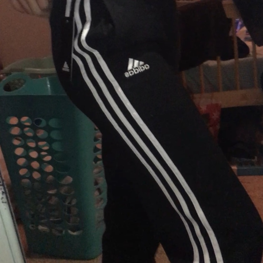 Woman’s adidas joggers *soft!* - Picture 5 of 8
